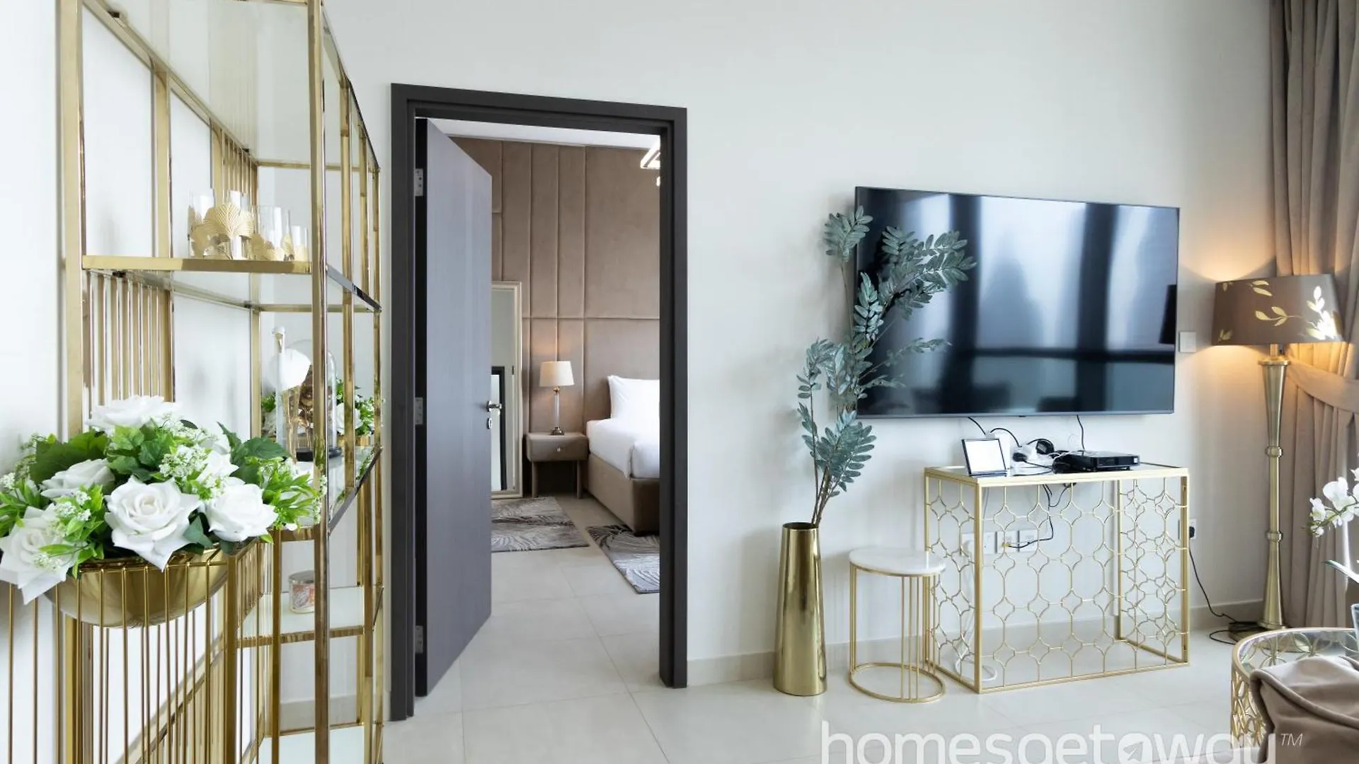 Homesgetaway-Lovely 3Br+Maids Room In Downtown Views Dubai Apartment
